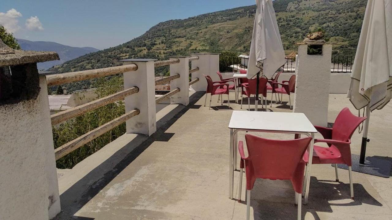 Hostal El Cascapenas De La Alpujarra 카피레이라 외부 사진