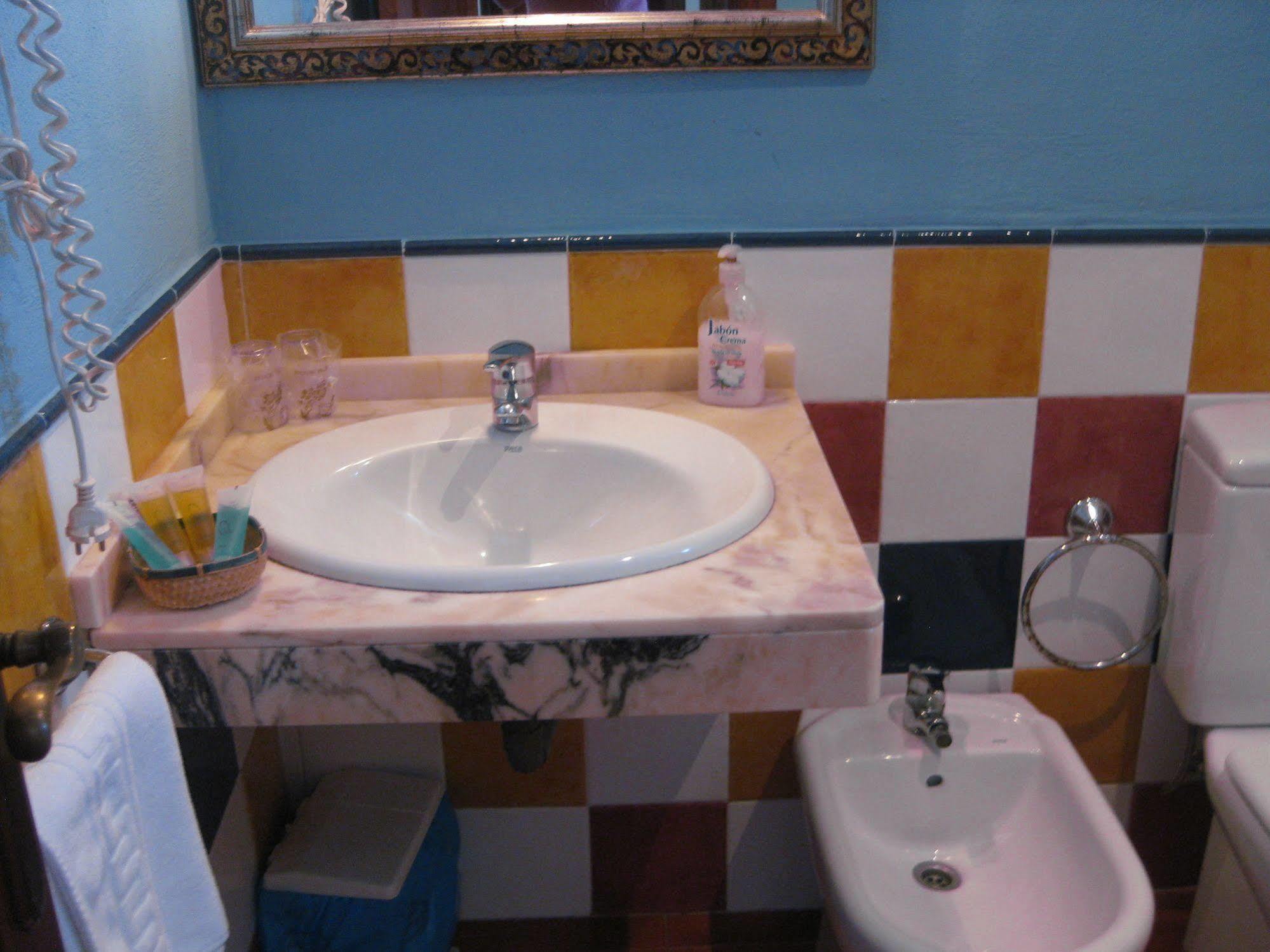 Hostal El Cascapenas De La Alpujarra 카피레이라 외부 사진